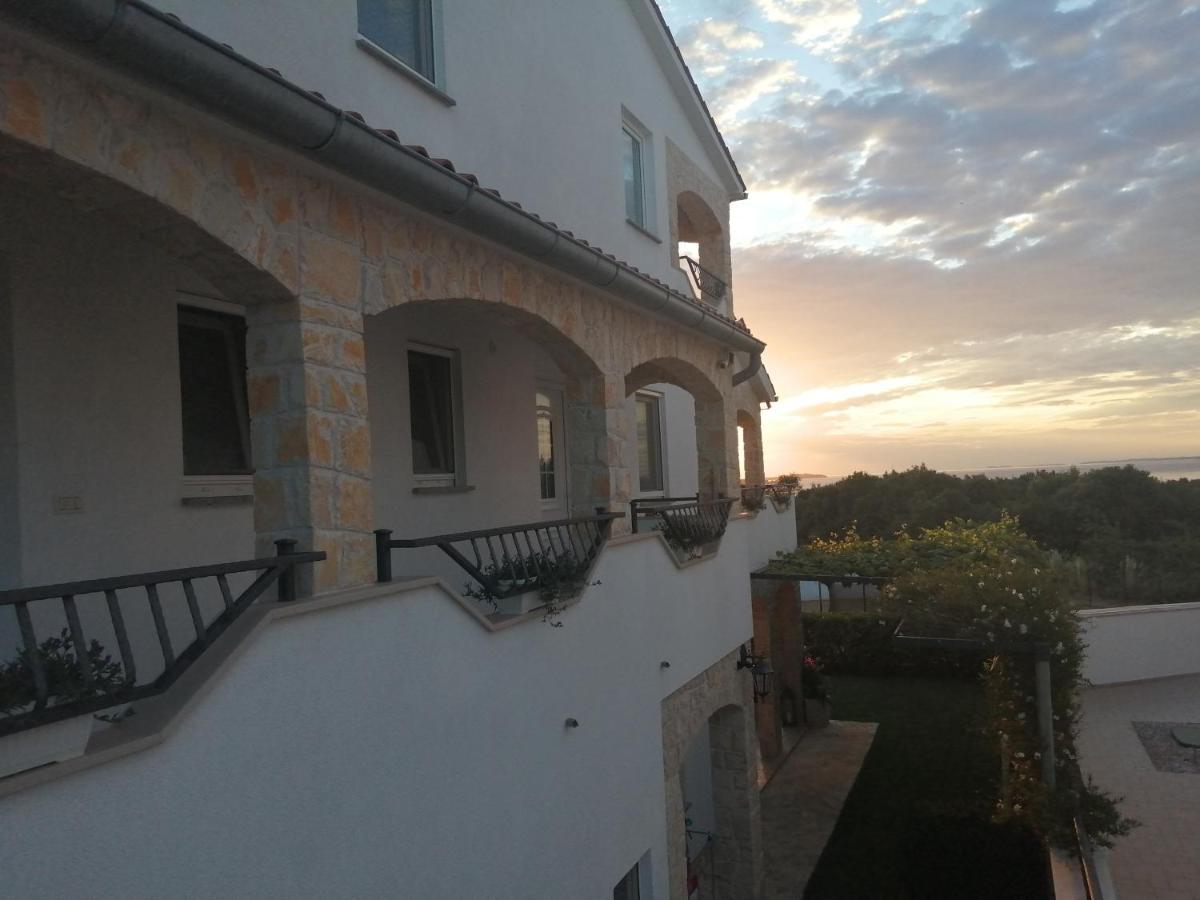 Apartments Tina Pula Exterior photo