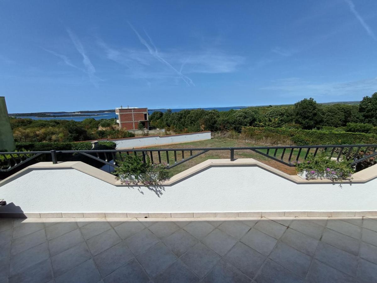 Apartments Tina Pula Exterior photo